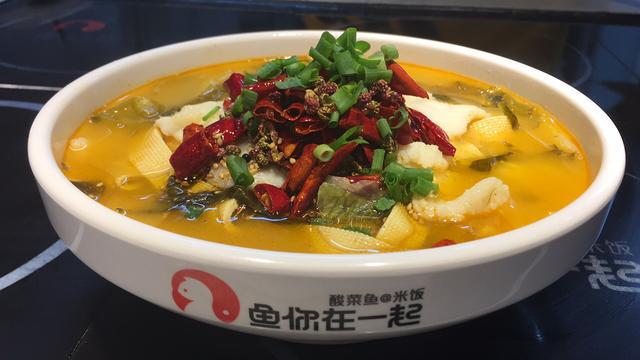 酸菜鱼创业好项目，“鱼你在一起”酸菜鱼加盟抢占2018餐饮市场