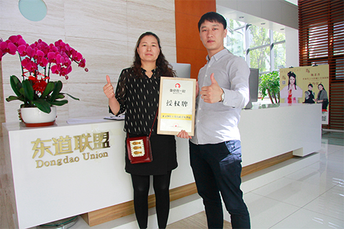 恭喜：谢玉女士5月7日成功签约鱼你在一起乌兰察布店