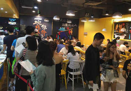 酸菜鱼界的神话：鱼你在一起60平小店日流水2.2万！