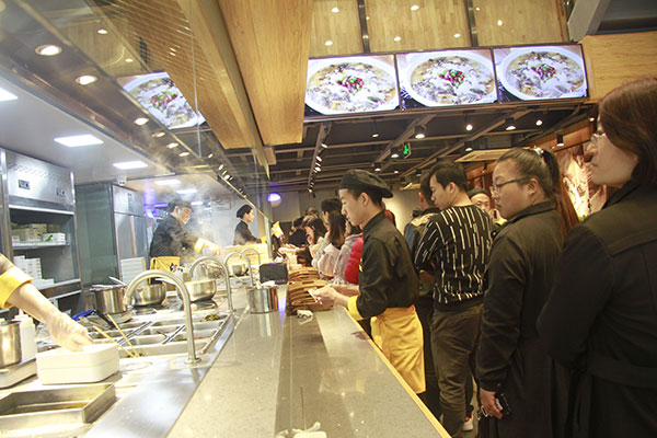 酸菜鱼加盟哪家好？自然是餐饮黑马品牌鱼你在一起