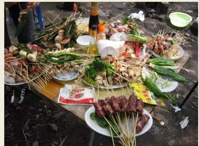 “鱼你在一起”年会爆火，撒钱，送豪车，秀美腿“尺度大”
