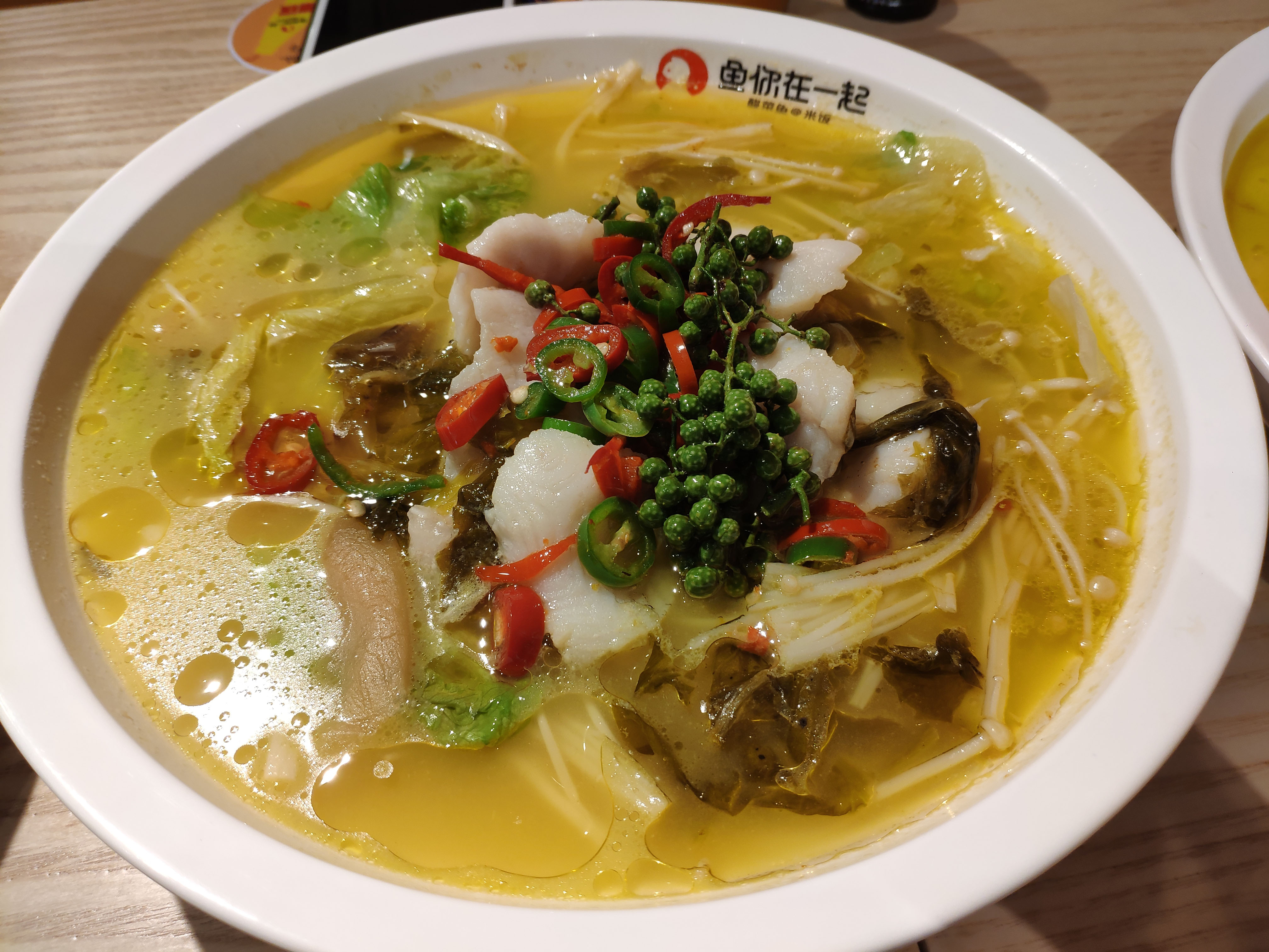 鱼你在一起，一家充满童话色彩的酸菜鱼美食店铺