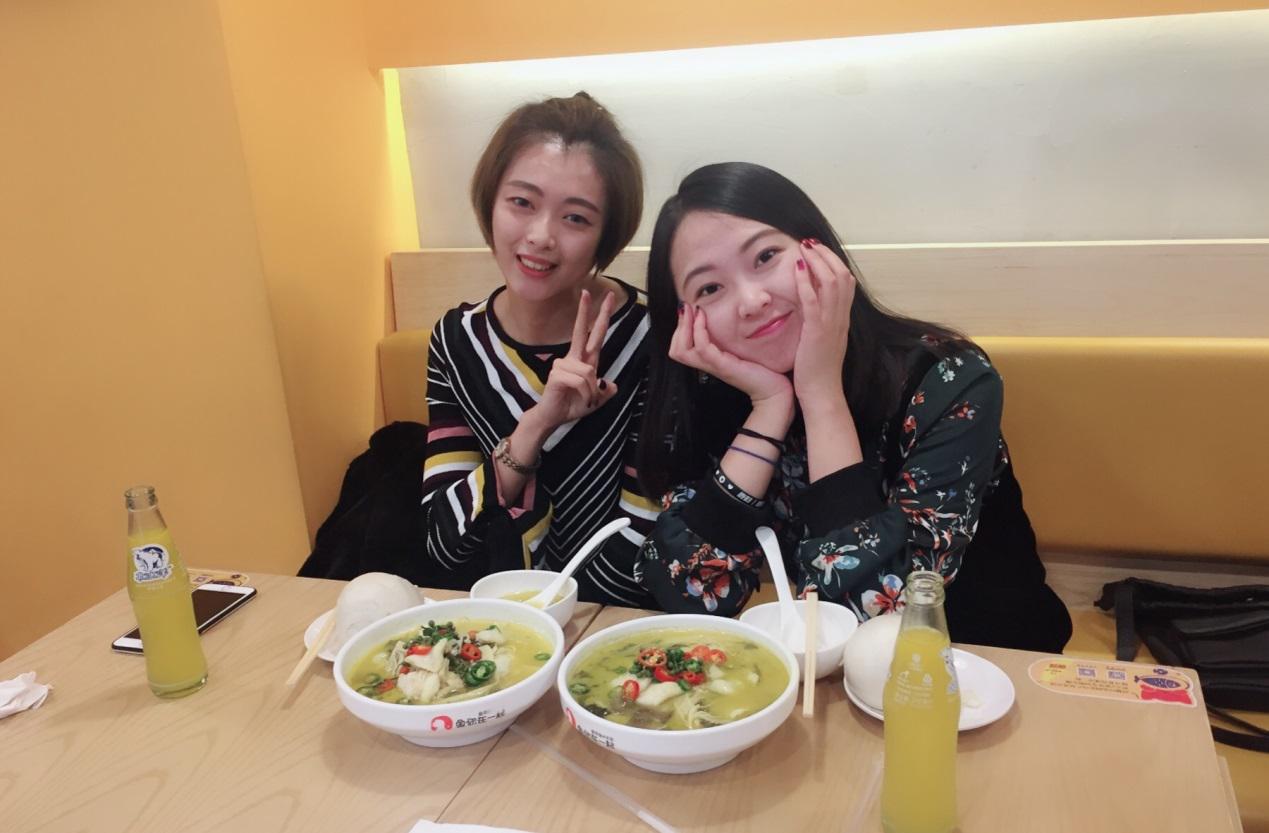 鱼你在一起酸菜鱼，吃一口就已经控制不住自己……