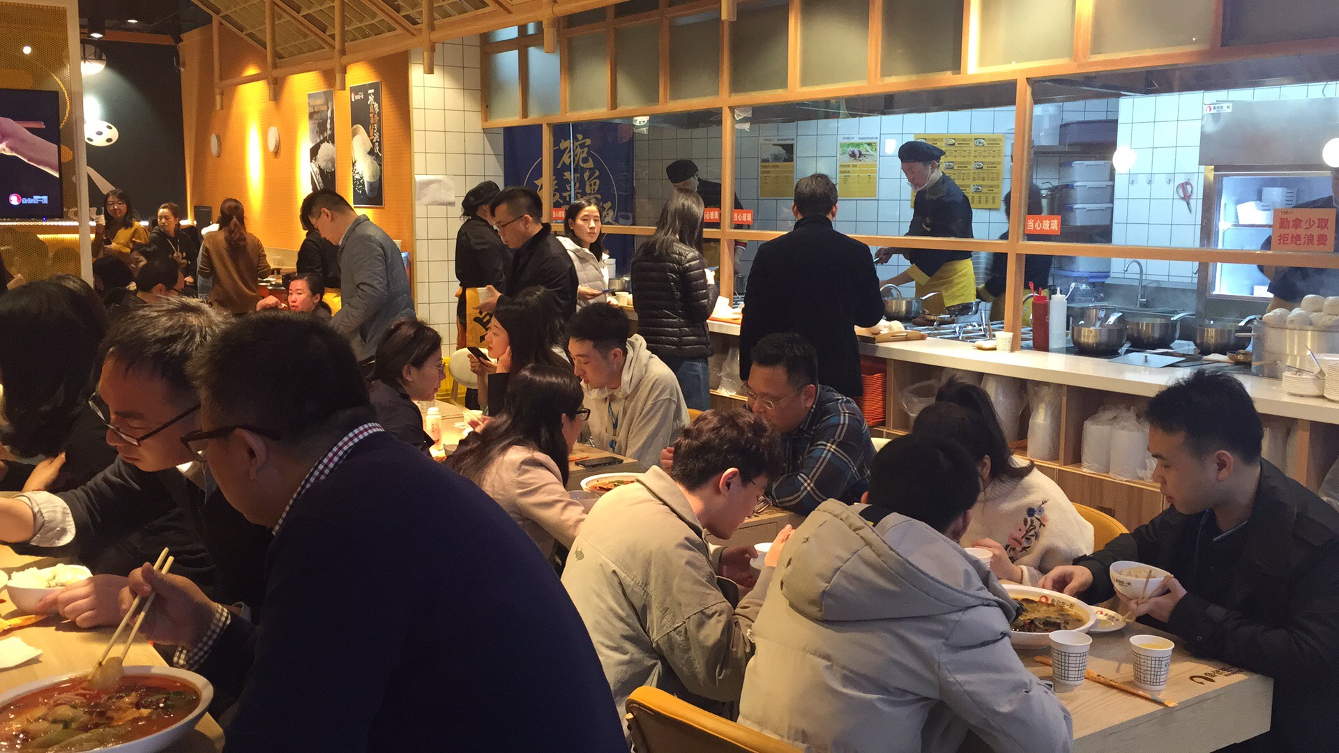鱼你在一起上海城市集市店，刚开业就鱼粉超多