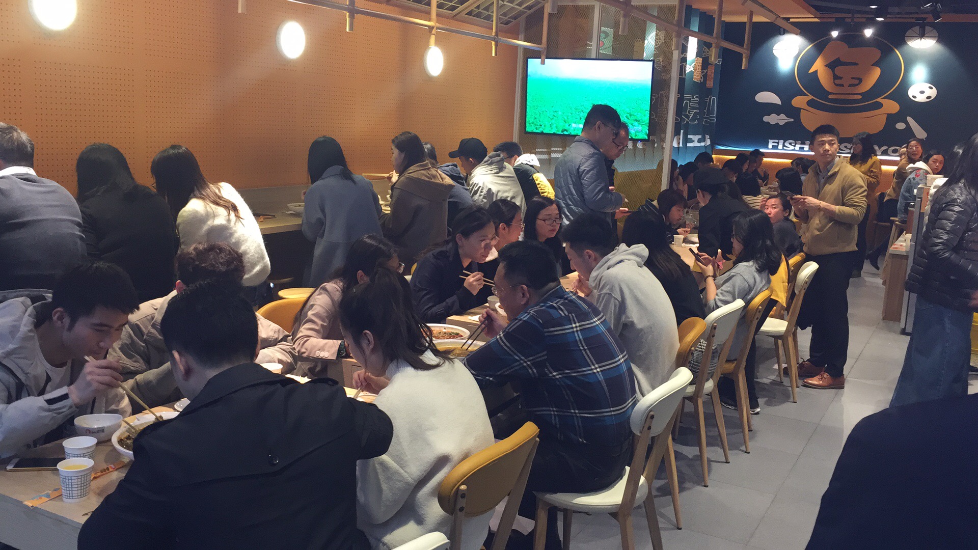 鱼你在一起上海城市集市店，刚开业就鱼粉超多