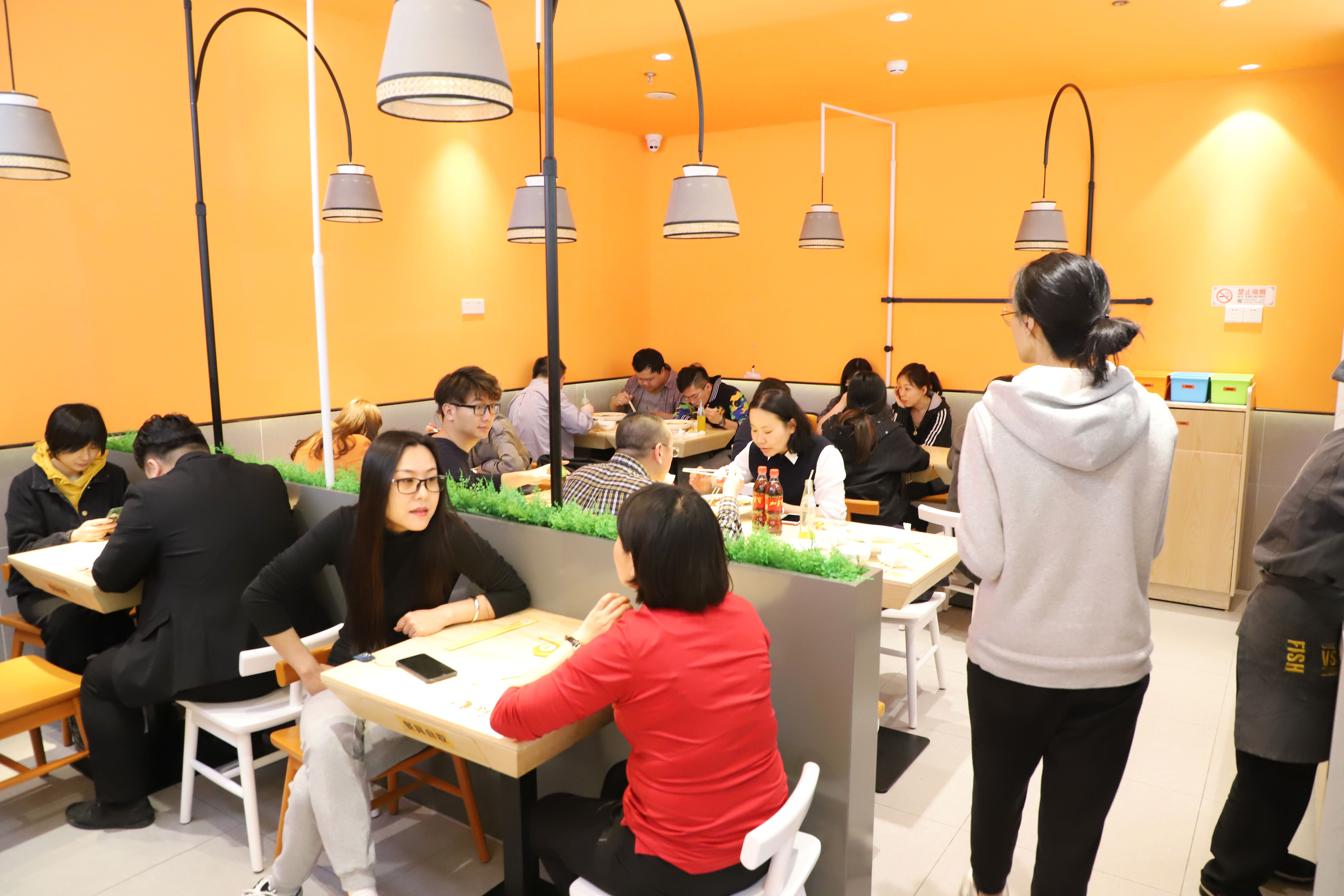酸菜鱼进入连锁化赛道，鱼你在一起凭百平小店日流水轻松破万