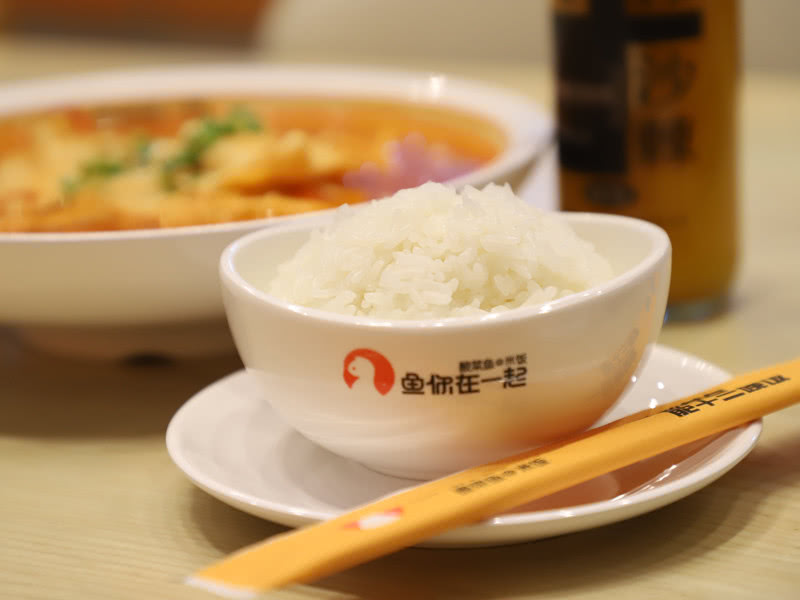 搜一下大众点评，鱼你在一起这家酸菜鱼餐厅评分特别高