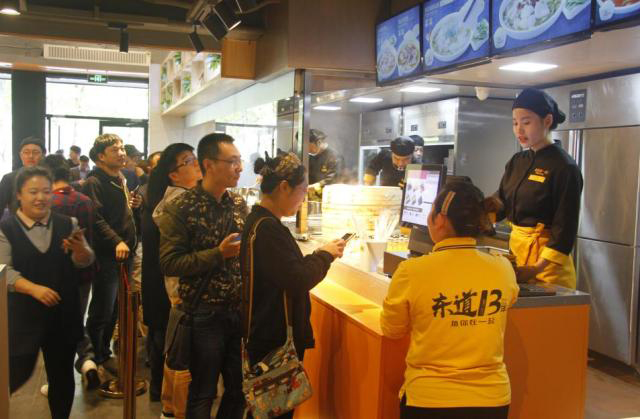 鱼你在一起，“快时尚”酸菜鱼爆红餐饮市场